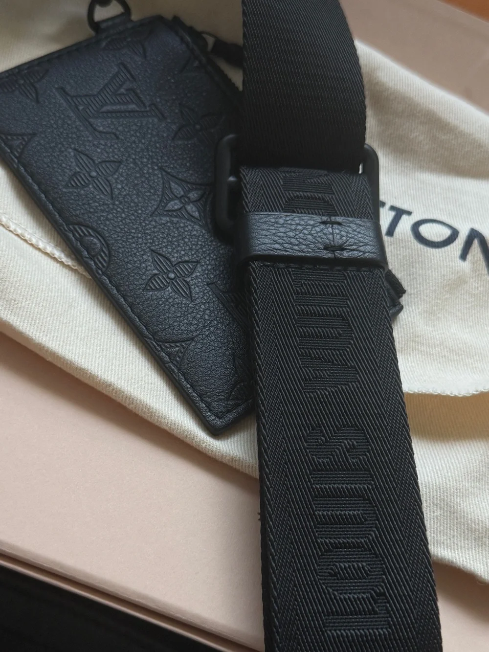 Louis Vuitton Black messenger Monogram Crossbody Bag MINT